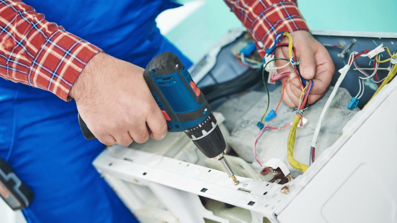 Karşıyaka Whirlpool Whirlpool çamaşır makinesi kart tamiri – Su almama arızası orijinal parça ile giderildi. - Teknik servis örneği